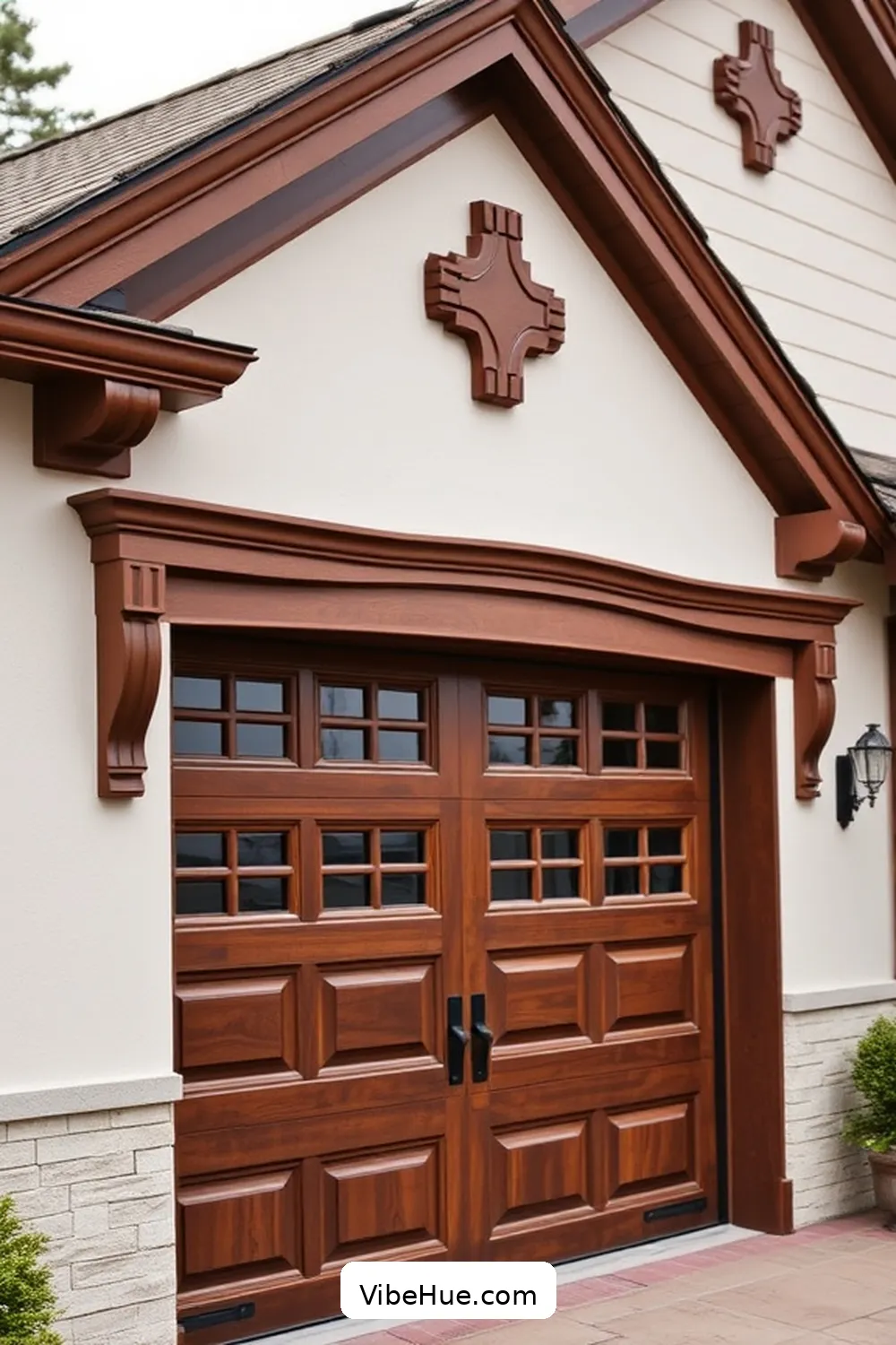 16 Essential Features for Year-Round Garage Traditional Style 10 Decorative Trim and Molding for 16 Essential Features for Year-Round Garage Traditional Style