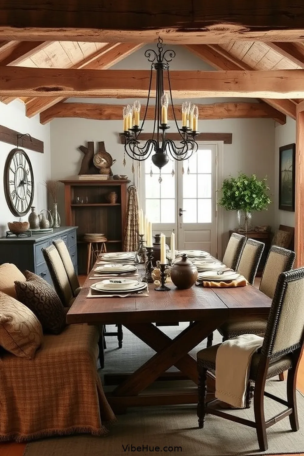 Designing a Year-Round Rustic Style Dining Room: Tips and Tricks 2 Embrace Reclaimed Wood Features for Designing a Year-Round Rustic Style Dining Room: Tips and Tricks